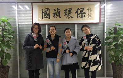 春臨江淮三月天，姹紫嫣紅映紅顏